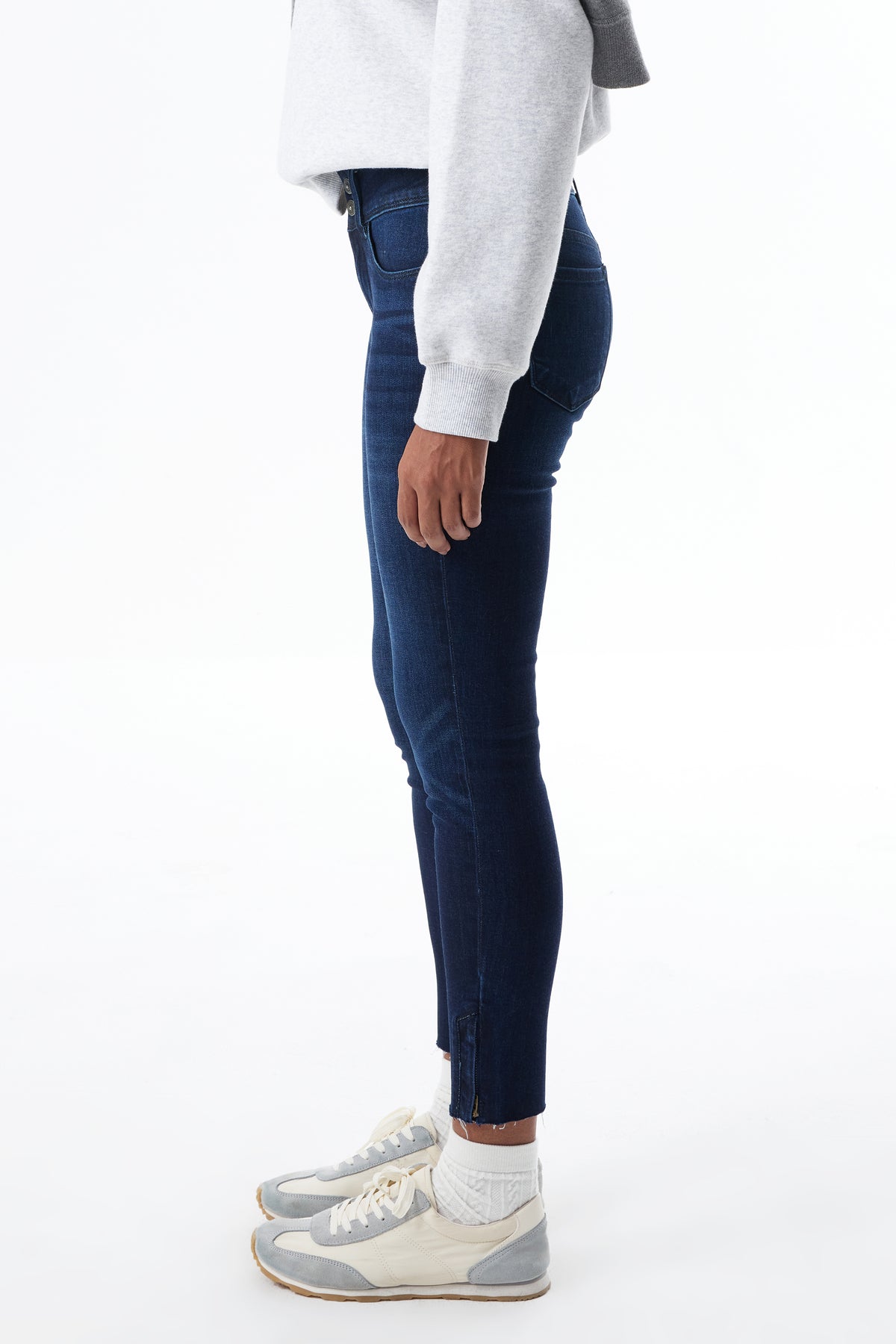 ONESO Low Rise Cropped Skinny Jeans