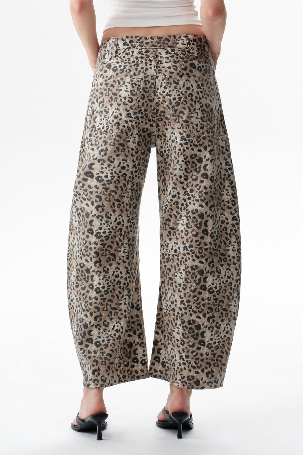 ONESO Bold Mid Rise Barrel Jeans