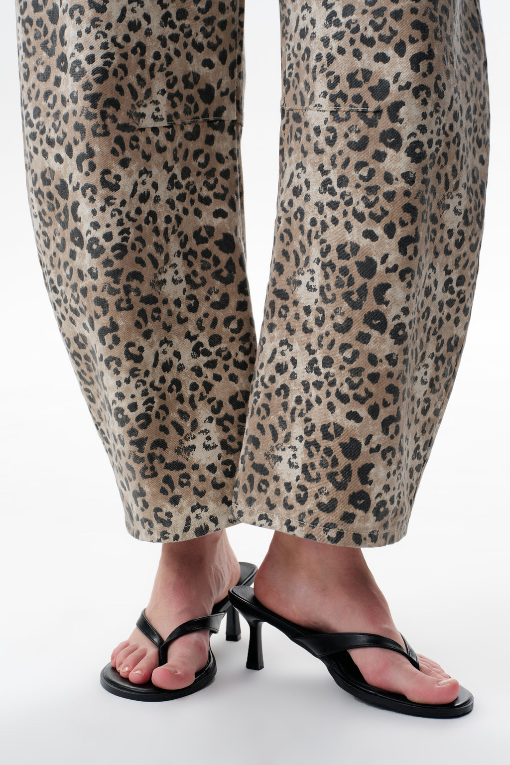 ONESO Bold Mid Rise Barrel Jeans