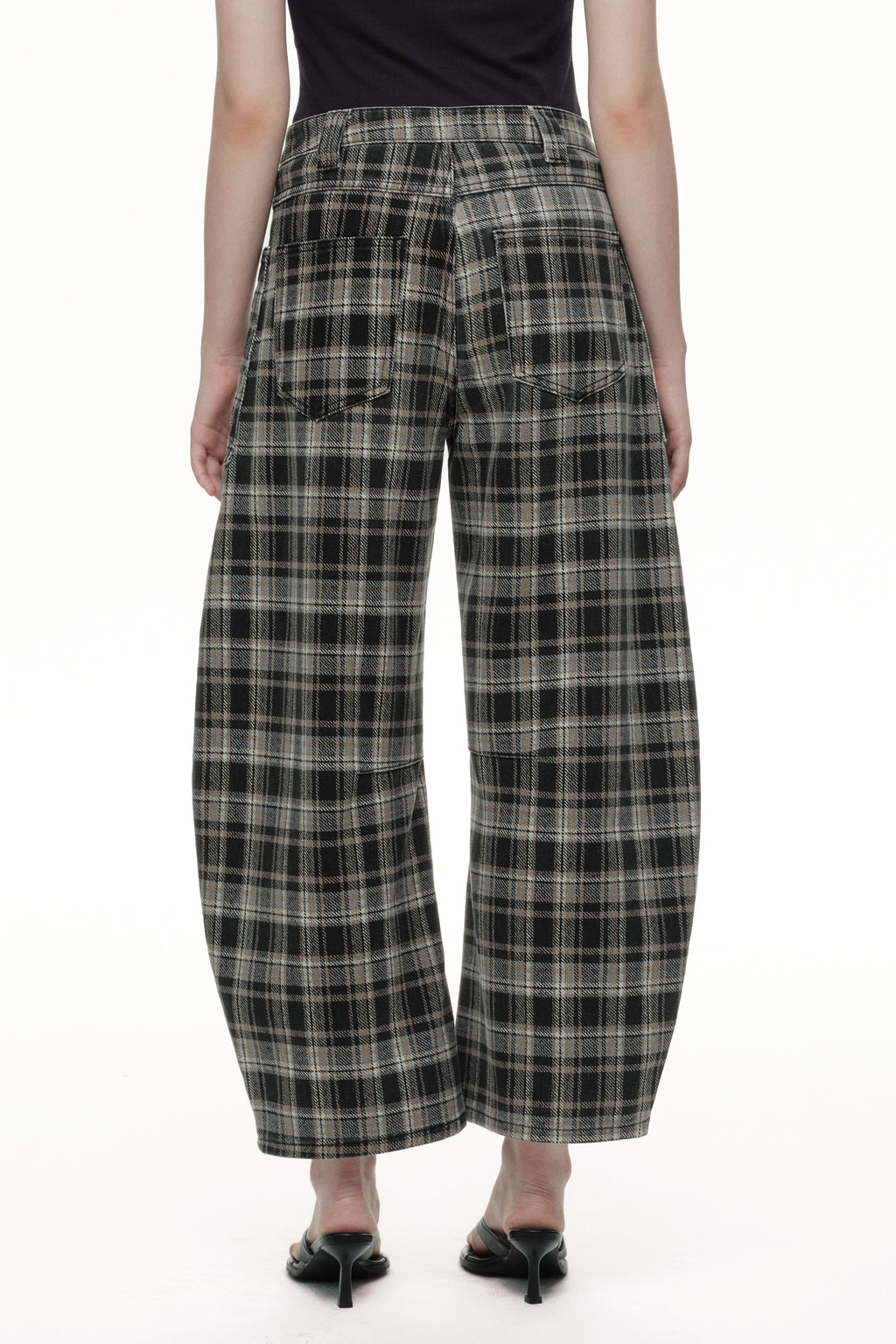 ONESO Bold Mid Rise Barrel Jeans