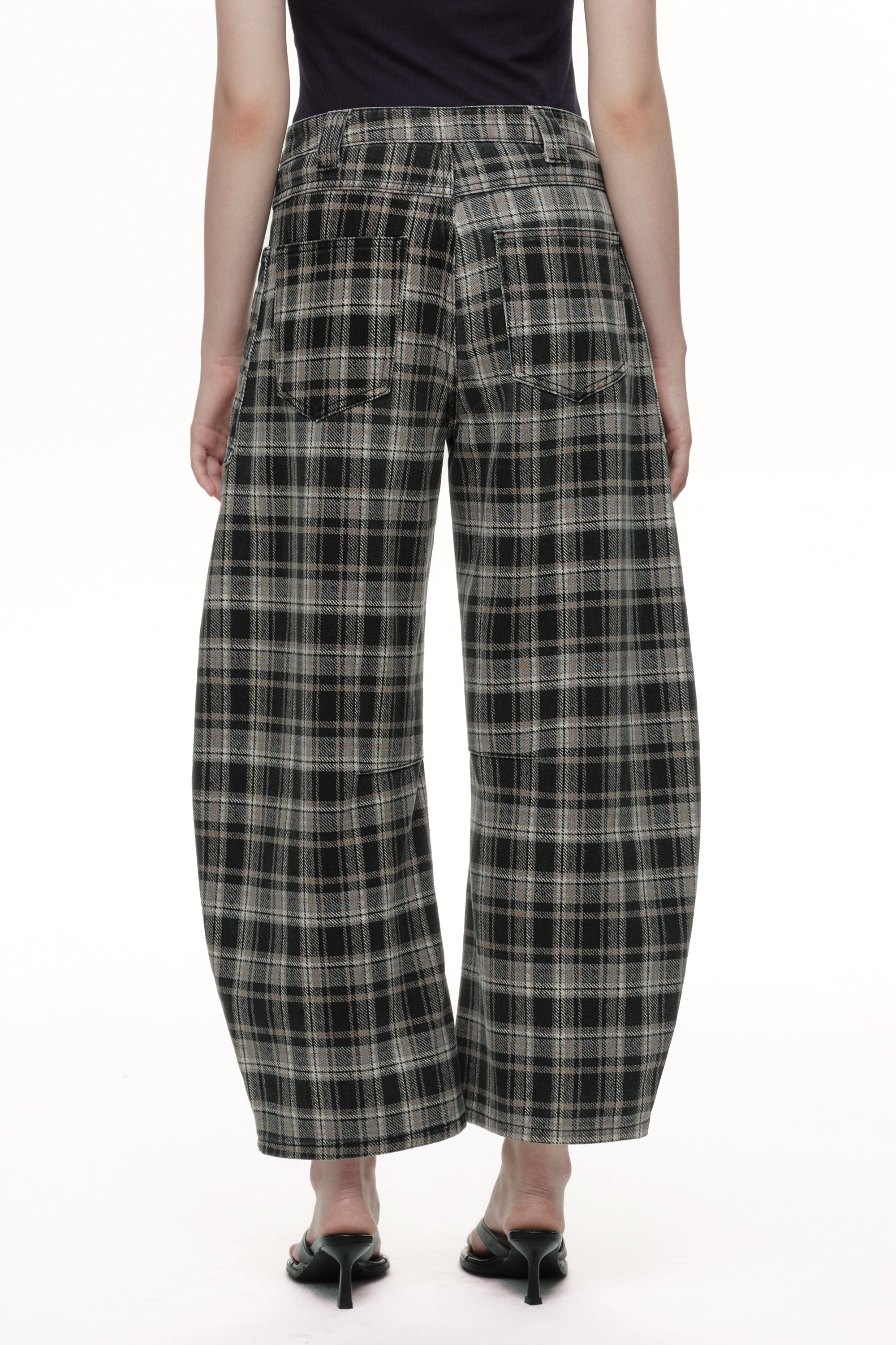 ONESO Bold Mid Rise Barrel Jeans