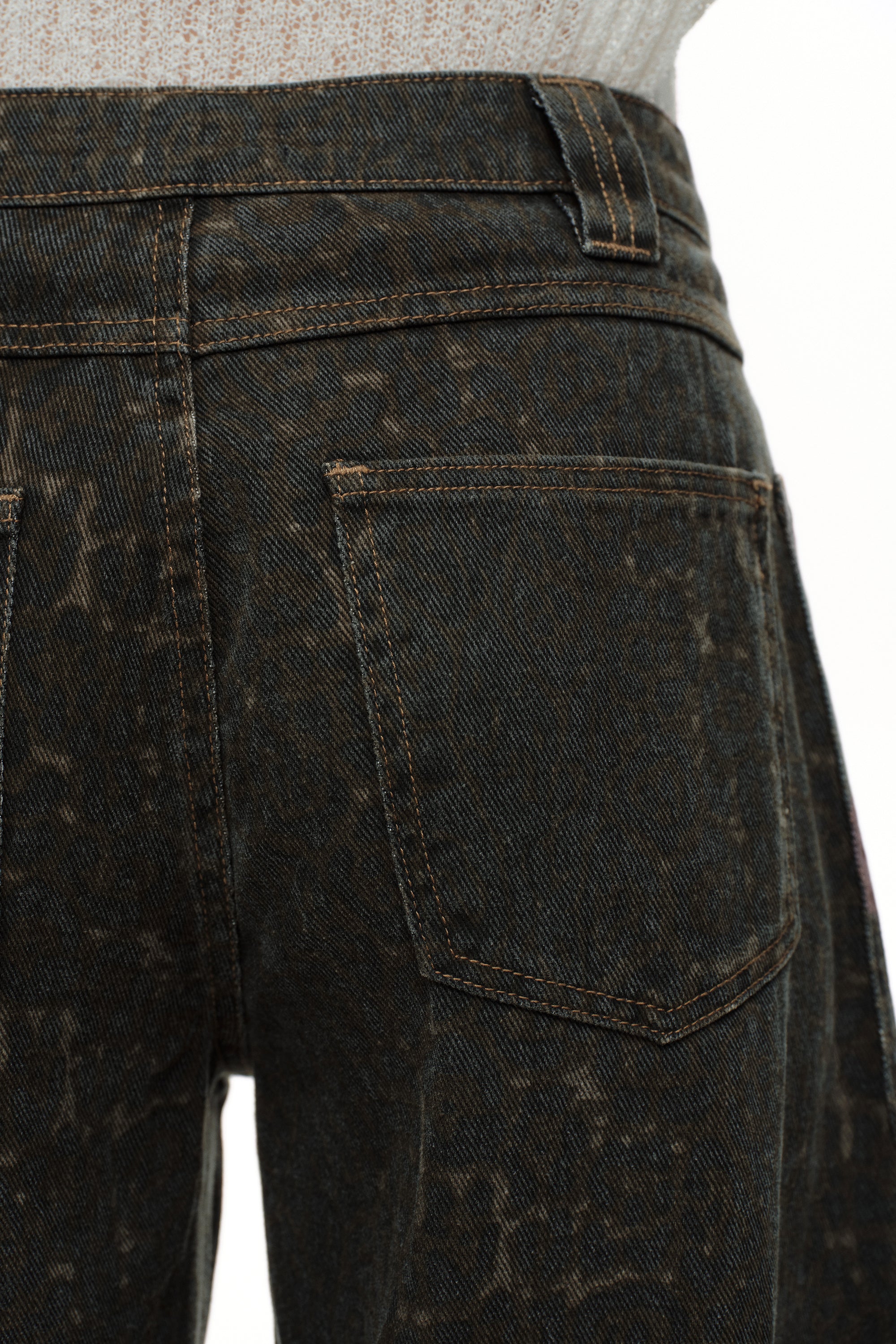 ONESO Bold Mid Rise Barrel Jeans