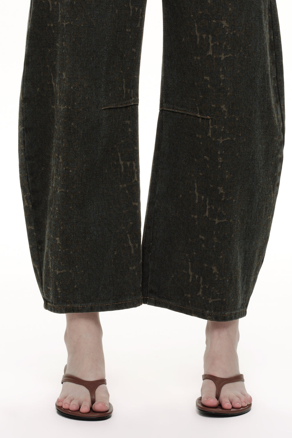 ONESO Bold Mid Rise Barrel Jeans