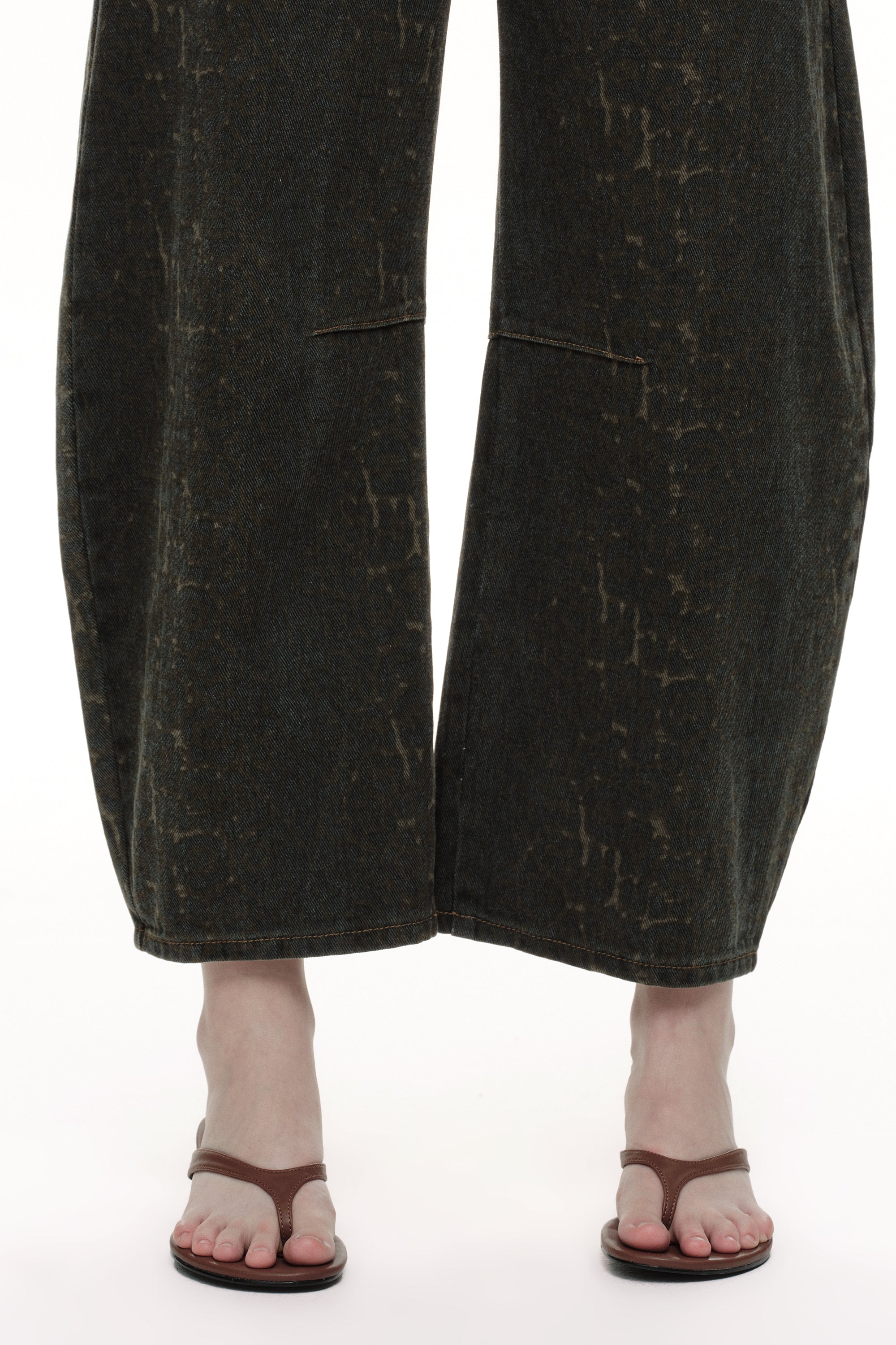 ONESO Bold Mid Rise Barrel Jeans