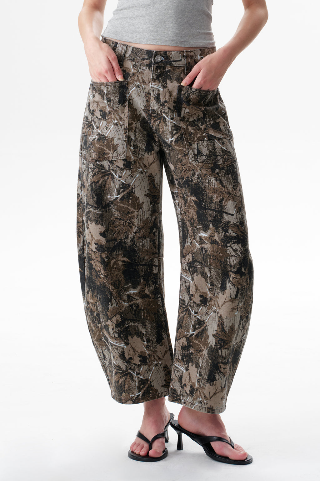 ONESO Bold Mid Rise Barrel Jeans
