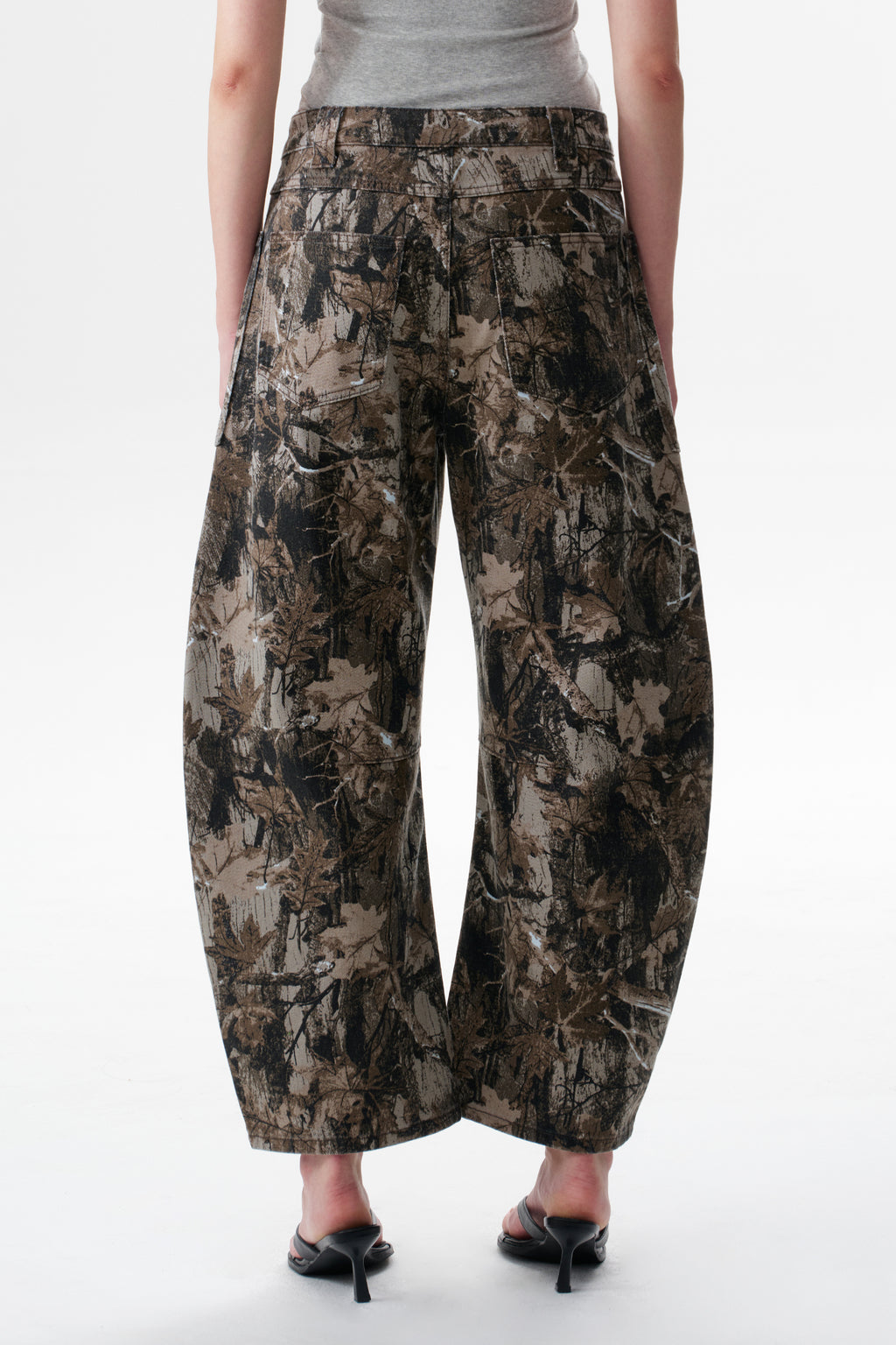 ONESO Bold Mid Rise Barrel Jeans