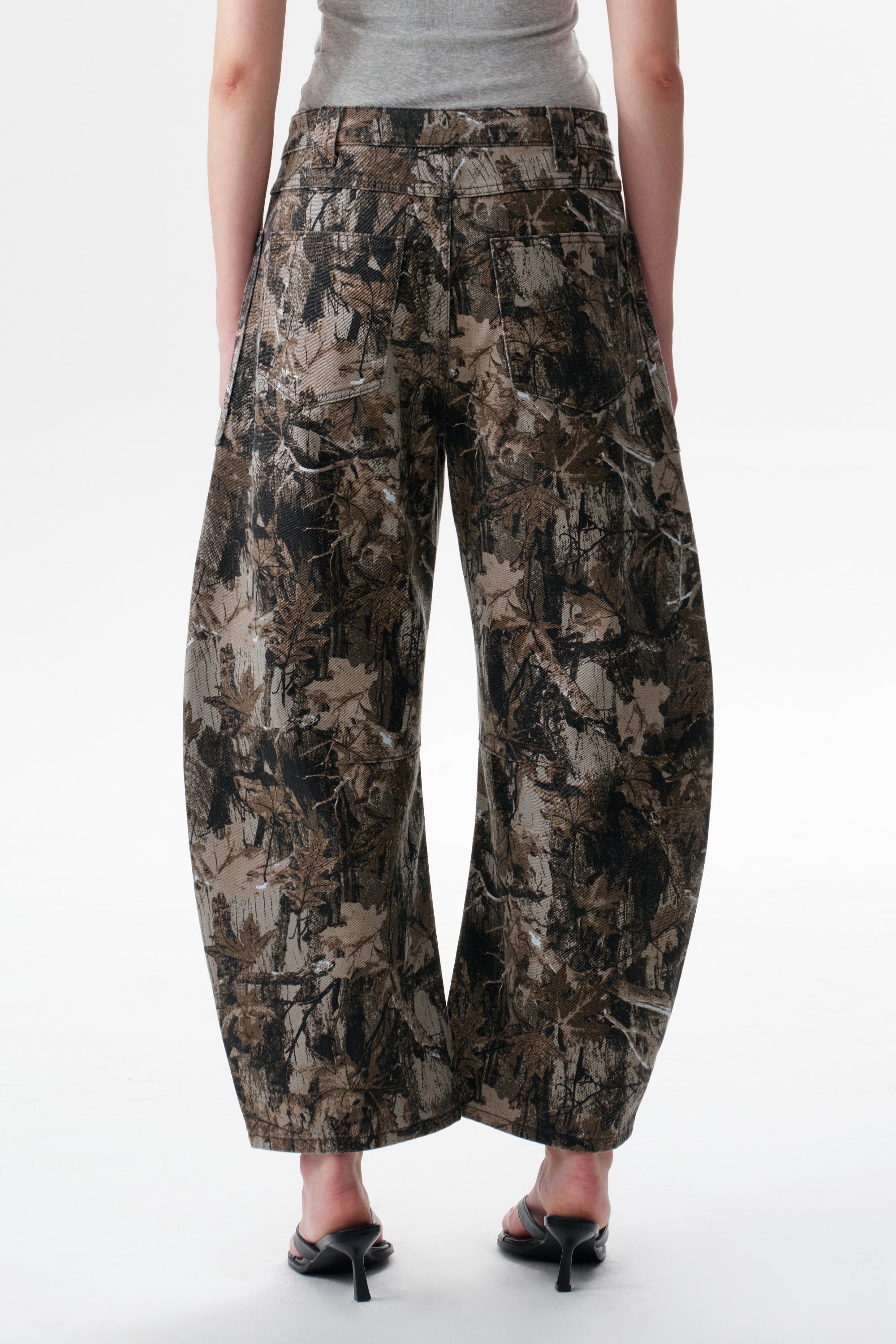 ONESO Bold Mid Rise Barrel Jeans