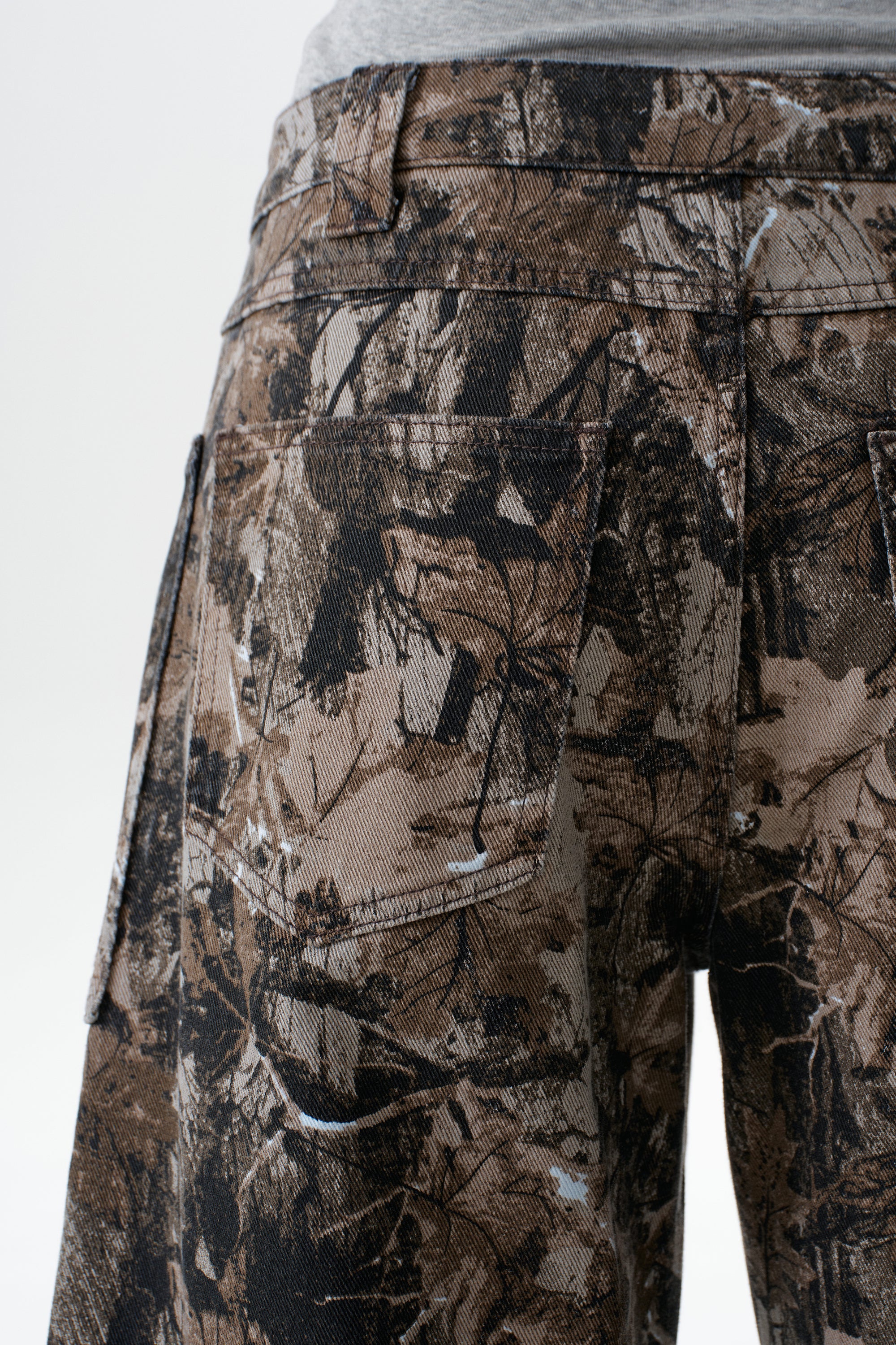 ONESO Bold Mid Rise Barrel Jeans