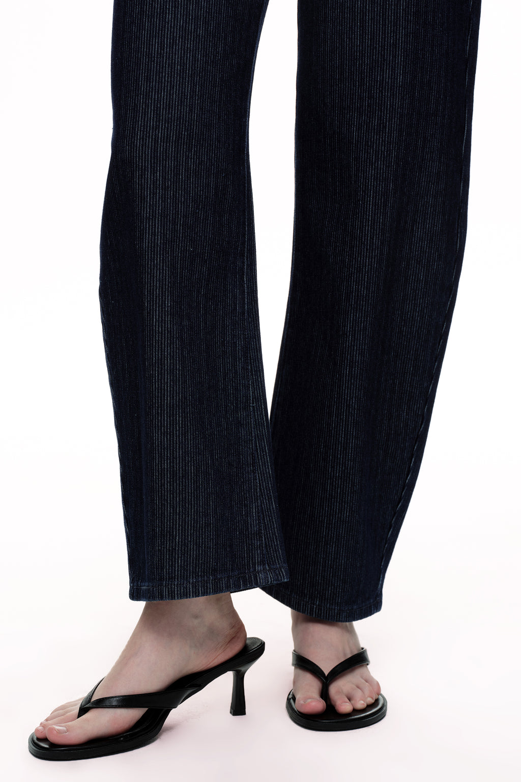 ONESO Distinctive Mid Rise Barrel Jeans