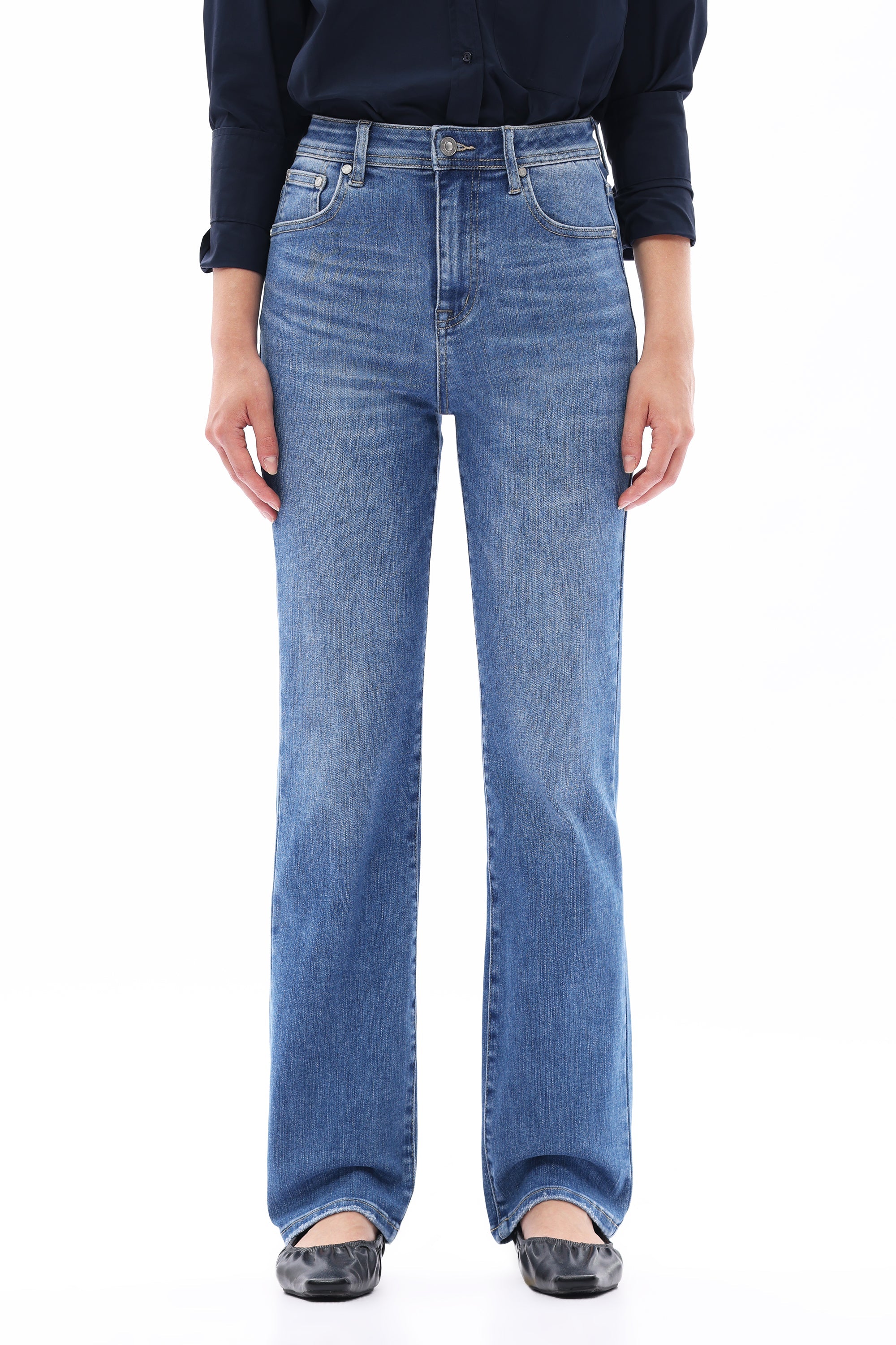 ONESO Timeless High-Rise Straight Jeans