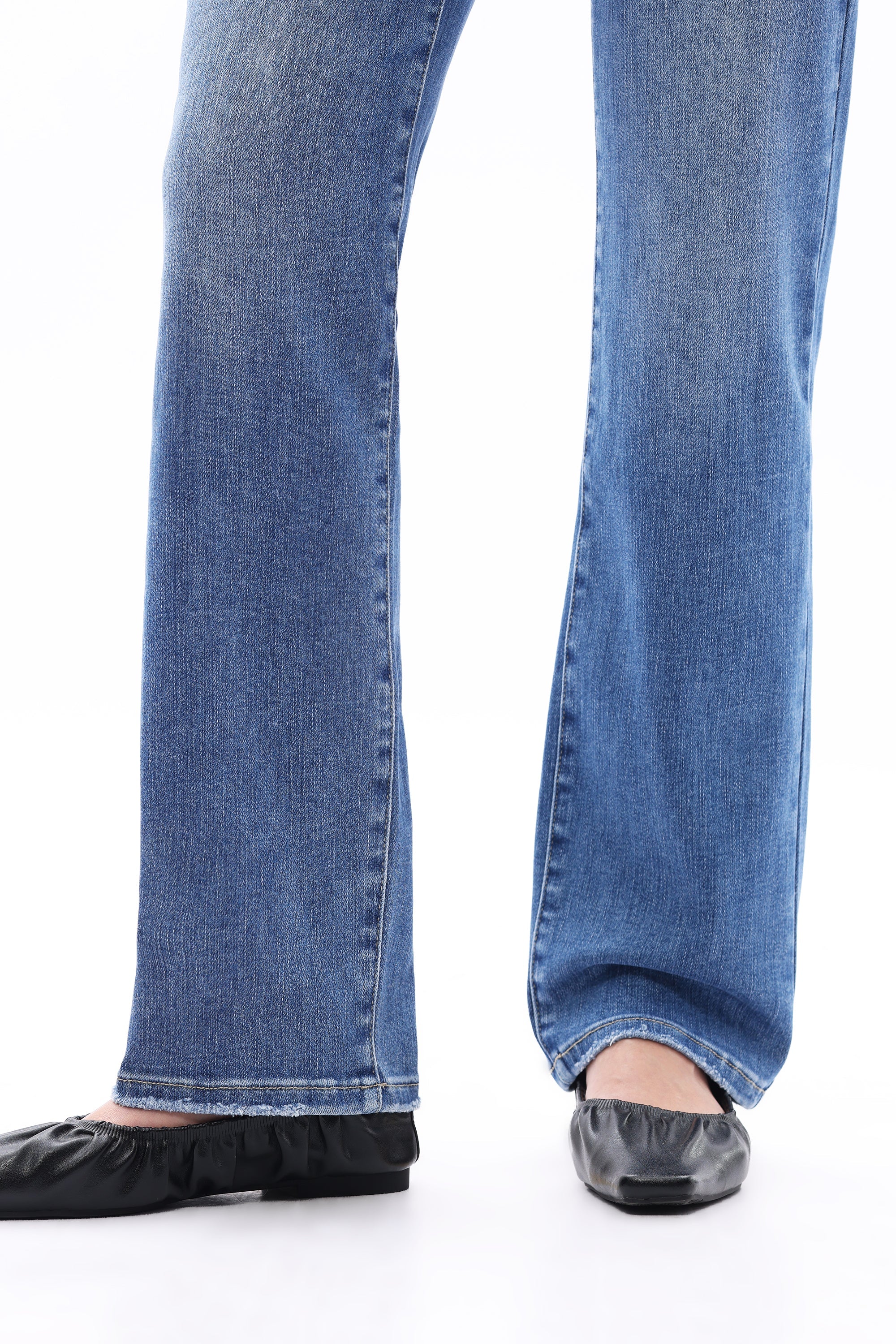 ONESO Timeless High-Rise Straight Jeans
