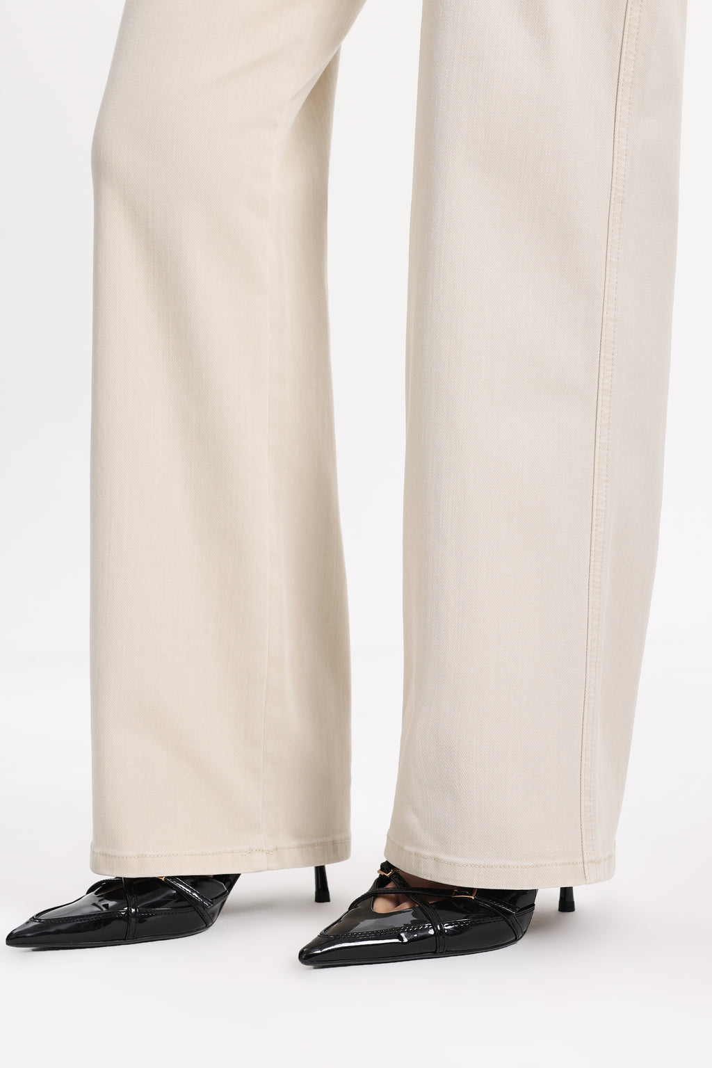 ONESO Minimalist Mid Rise Straight Jeans