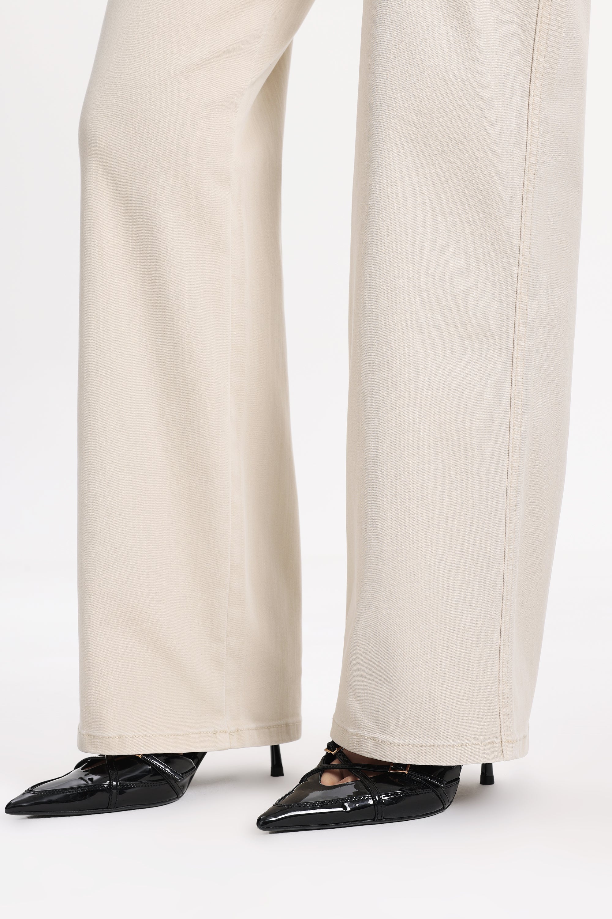 ONESO Minimalist Mid Rise Straight Jeans