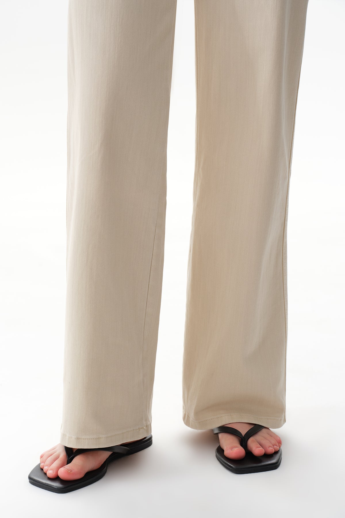 ONESO Minimalist Mid Rise Straight Jeans