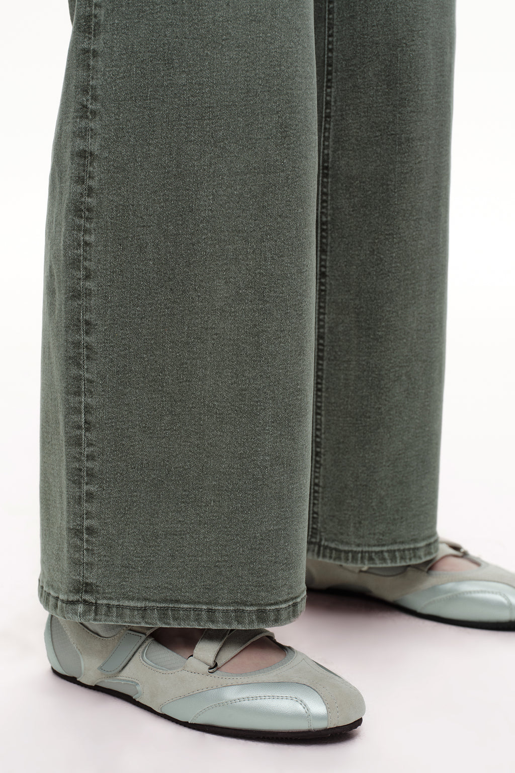 ONESO Modern Utility Mid Rise Wide Leg Jeans
