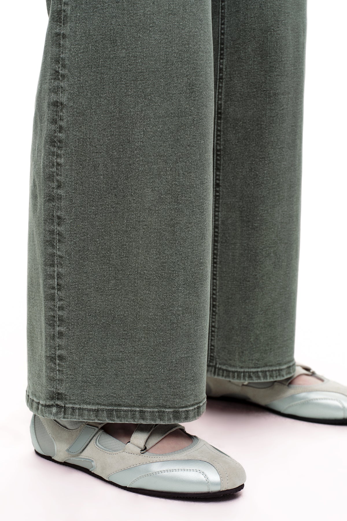 ONESO Modern Utility Mid Rise Wide Leg Jeans
