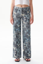 ONESO Eye-Catching Mid Rise Wide Leg Jeans