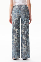 ONESO Eye-Catching Mid Rise Wide Leg Jeans
