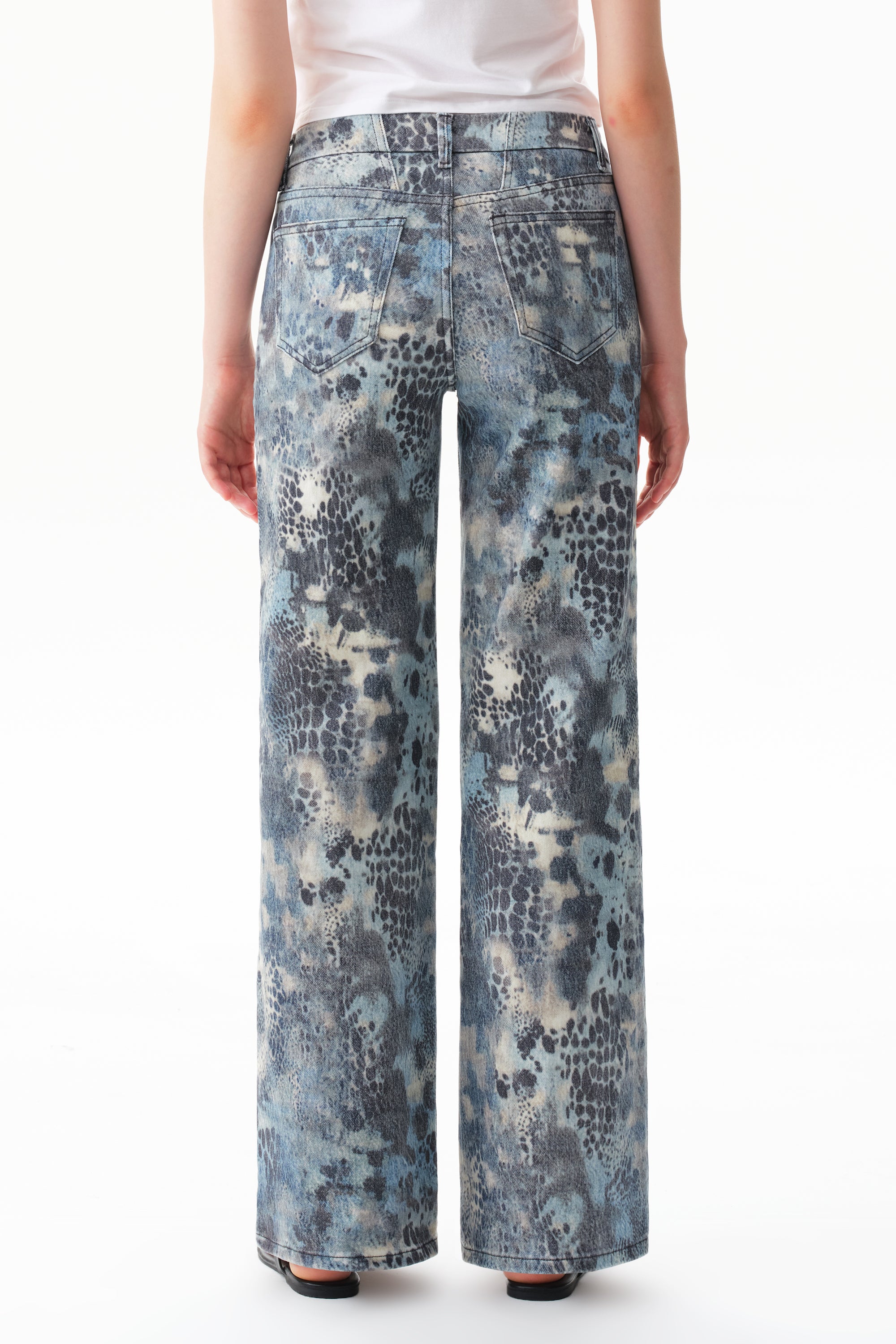ONESO Eye-Catching Mid Rise Wide Leg Jeans