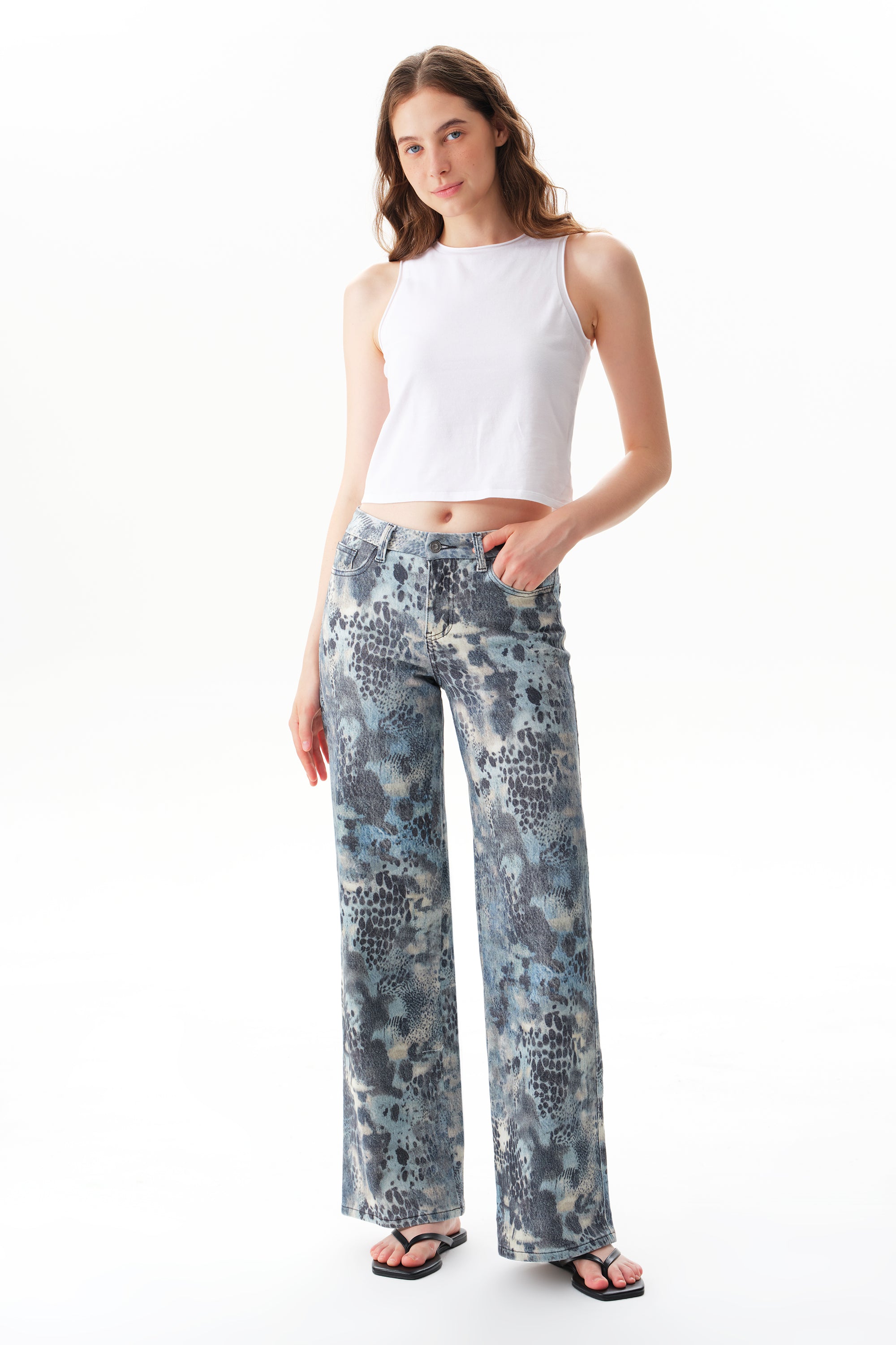 ONESO Eye-Catching Mid Rise Wide Leg Jeans